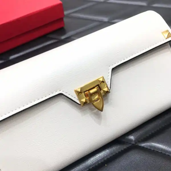 Affordable VALENTINO ROCKSTUD WALLET 0124