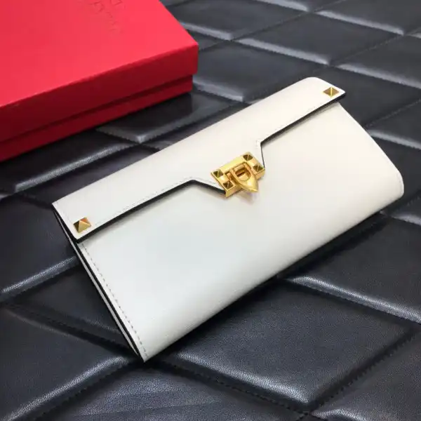 Affordable VALENTINO ROCKSTUD WALLET 0124