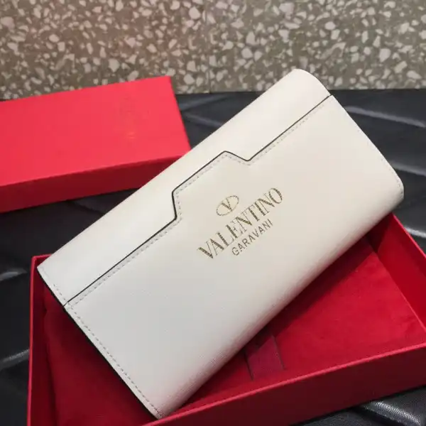 Affordable VALENTINO ROCKSTUD WALLET 0124