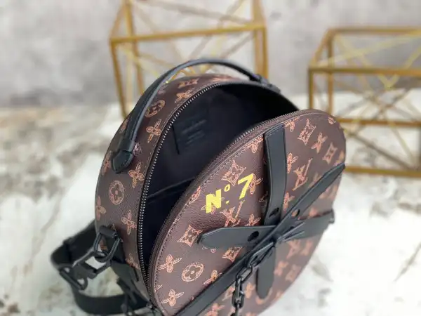 Affordable LOUIS VUITTON WHEEL BOX 0125