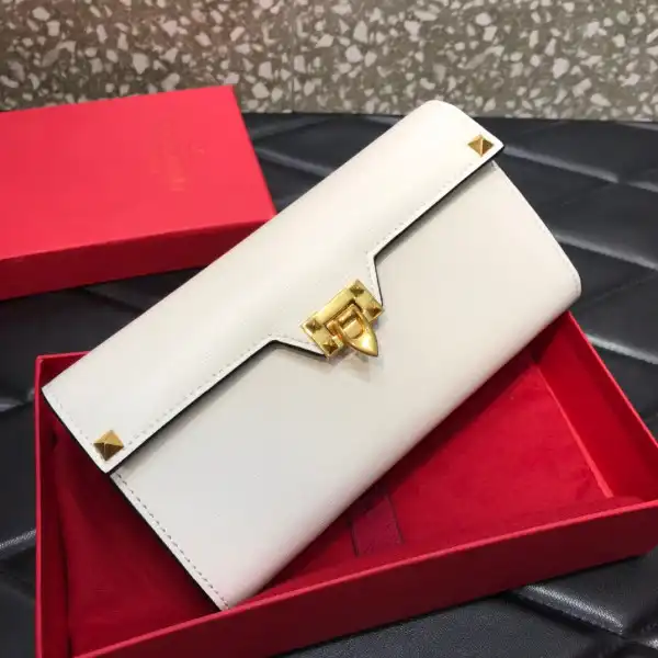 Affordable VALENTINO ROCKSTUD WALLET 0124