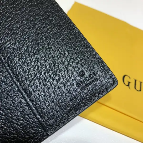 Affordable GUCCI Off The Grid passport case 0125