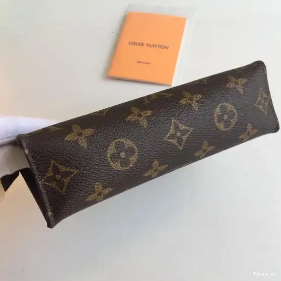 Affordable 19 TOILETRY VUITTON LOUIS POUCH 0222