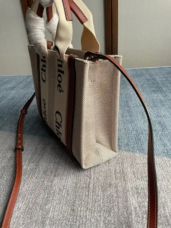 Affordable CHLOÉ SMALL WOODY TOTE BAG WITH STRAP 0201