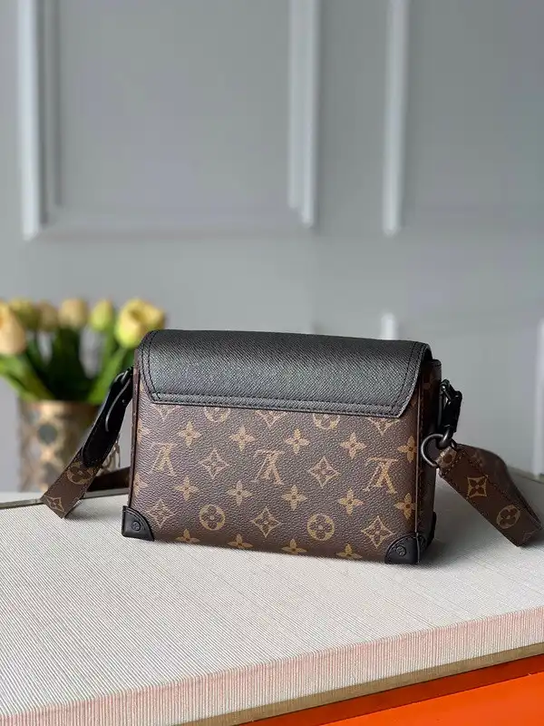 Affordable LOUIS VUITTON SOFT TRUNK 0205