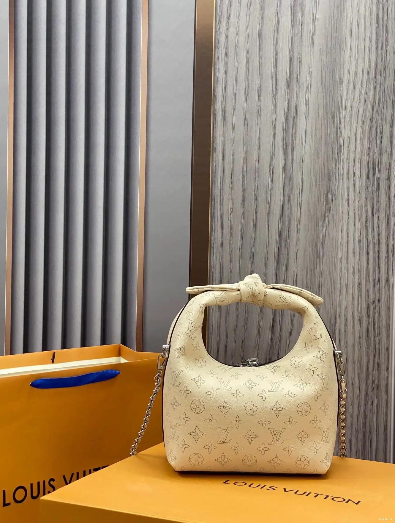 Affordable VUITTON LOUIS KNOT WHY PM 0224