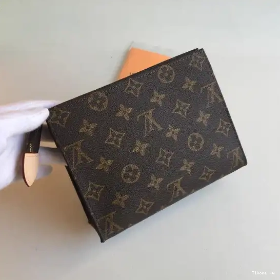 Affordable 19 TOILETRY VUITTON LOUIS POUCH 0222