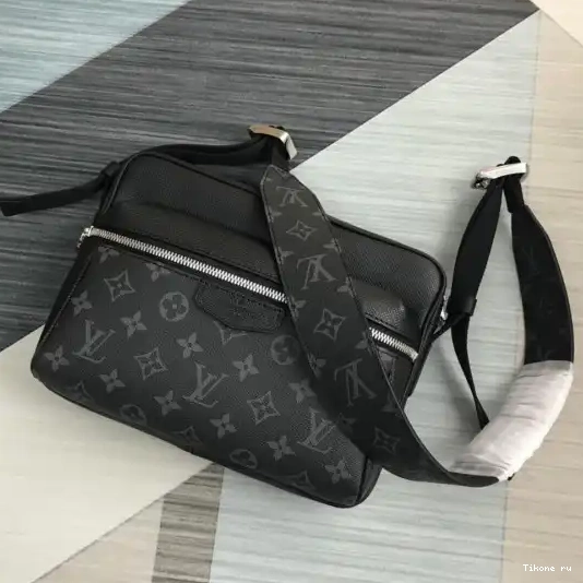 Cheap OUTDOOR MESSENGER VUITTON LOUIS 0213