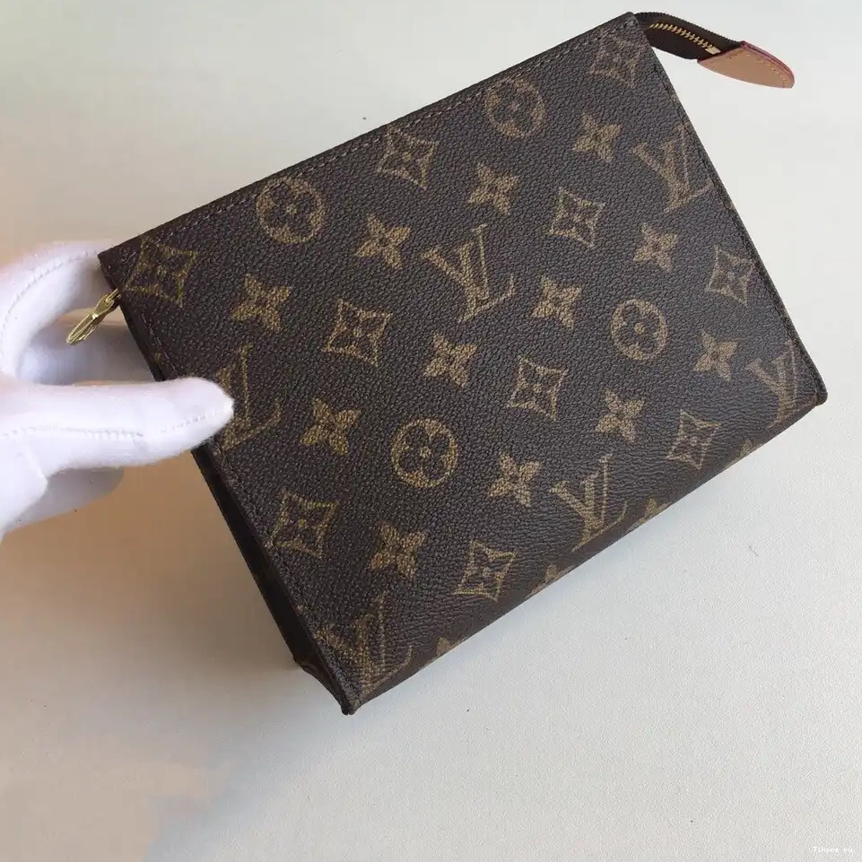 Affordable 19 TOILETRY VUITTON LOUIS POUCH 0222