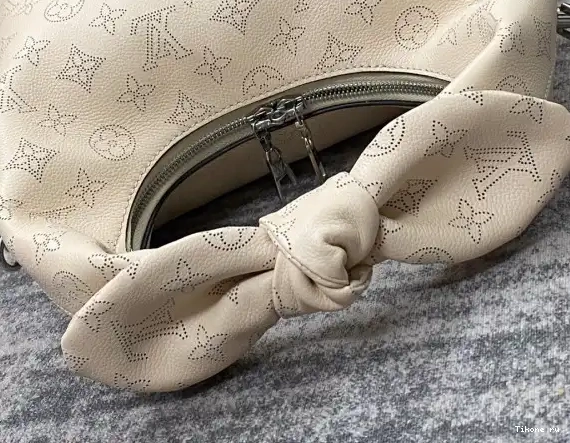 Affordable VUITTON LOUIS KNOT WHY PM 0224