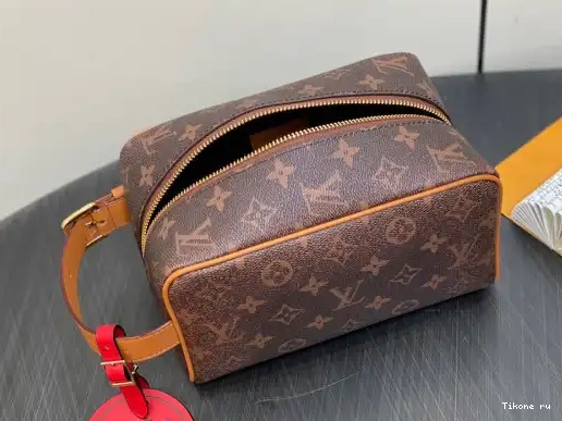 Cheap LOCKER bag-23*13*12CM KIT LOUIS DOPP VUITTON 0215