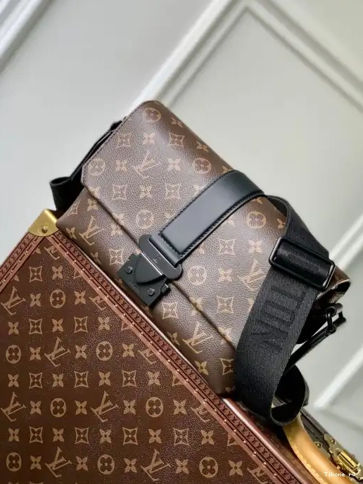 Cheap Messenger LOUIS VUITTON S-Cape 0209