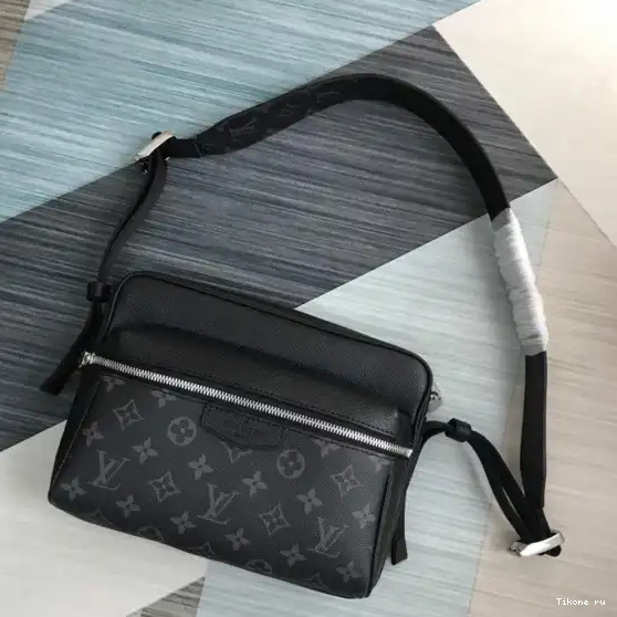 Cheap OUTDOOR MESSENGER VUITTON LOUIS 0213