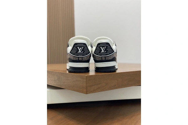 LV Trainer Sneaker LV210